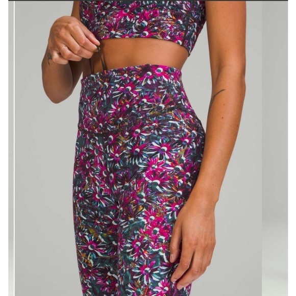 Lululemon Base Pace High-Rise
Running Tight 25" - Floral
Electric Multi  Size 16 - Picture 3 of 13